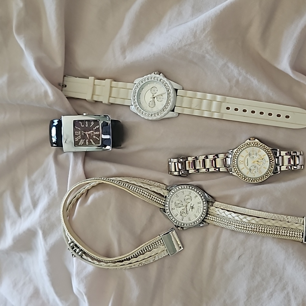 Watches - Set Of 4 Different Style - image 1